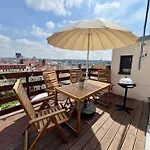 2 Rooms Apartment With Terrace And Free Parking Near Metro