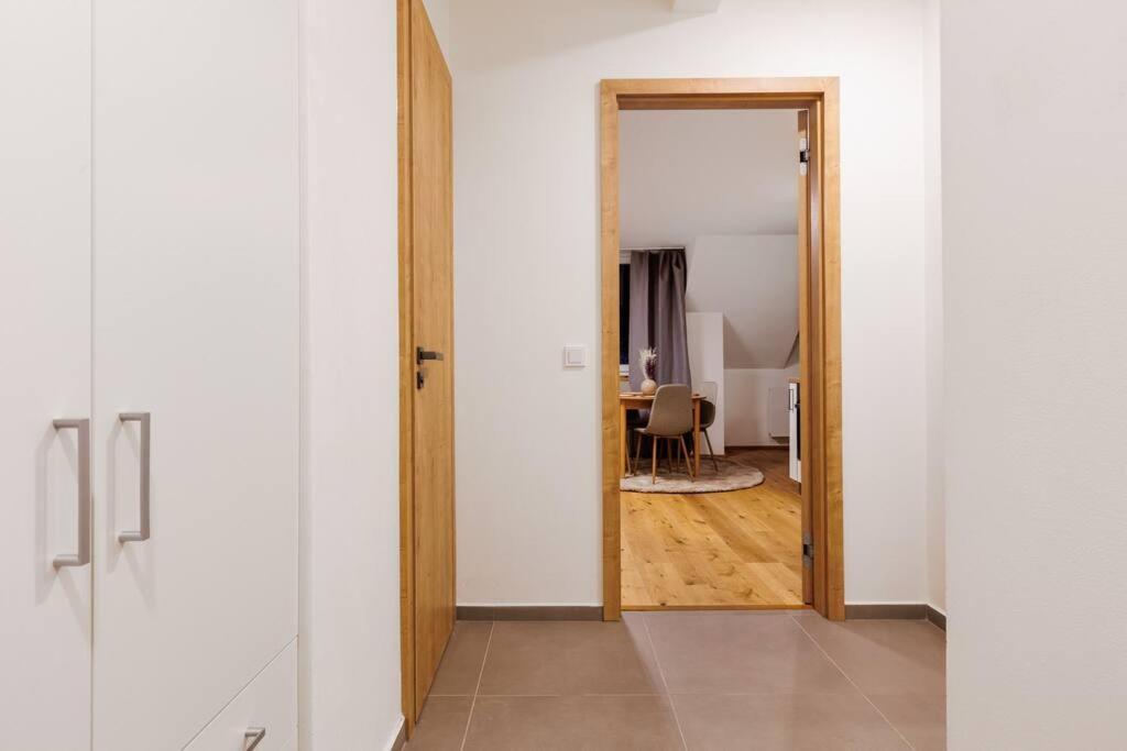 Apartment 2 With Terrace And Free Parking Near Metro Prag