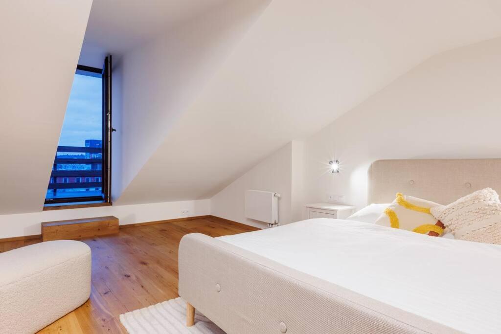 2 With Terrace And Free Parking Near Metro Apartment Prag